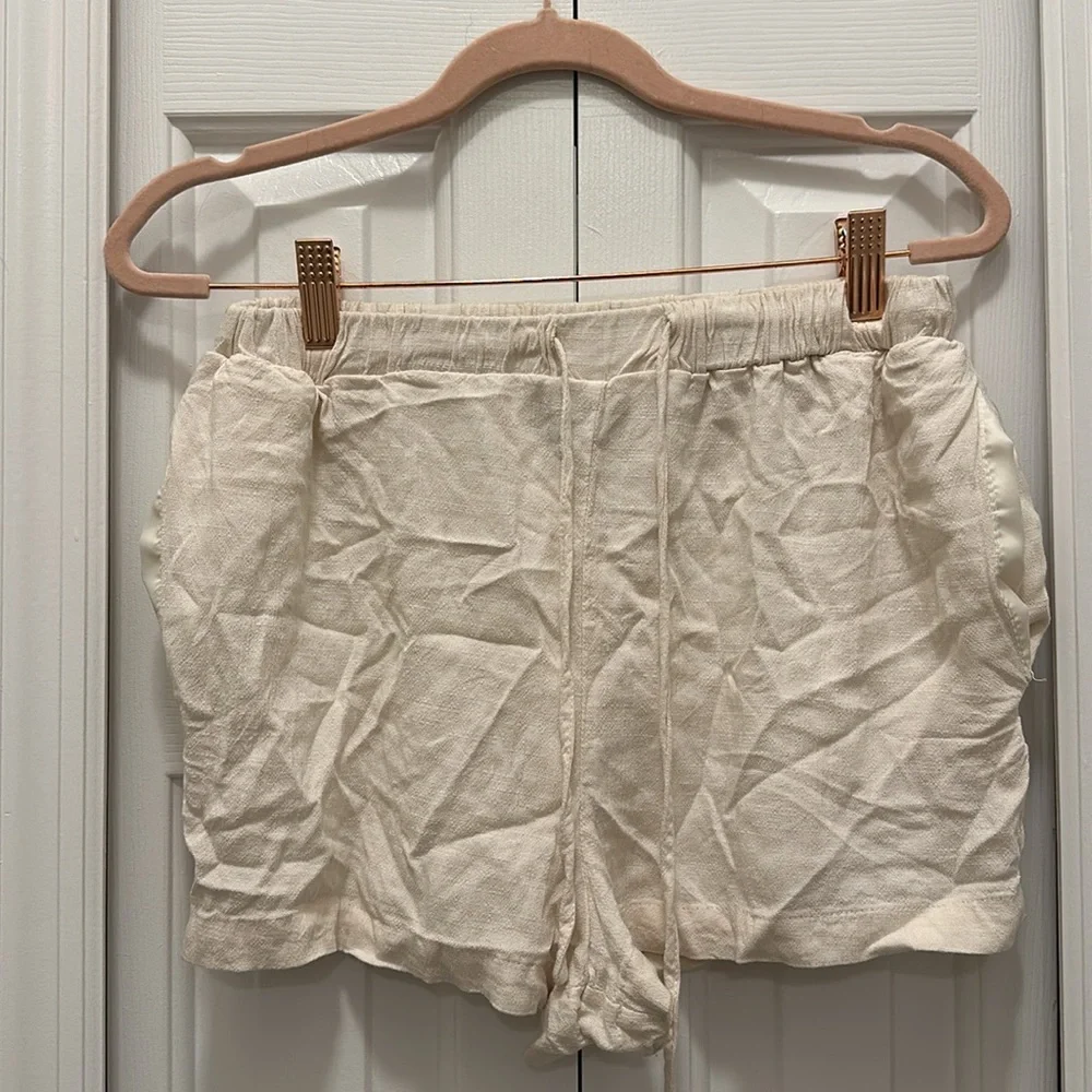 Linen Shorts ✨ - Picture 2 of 5